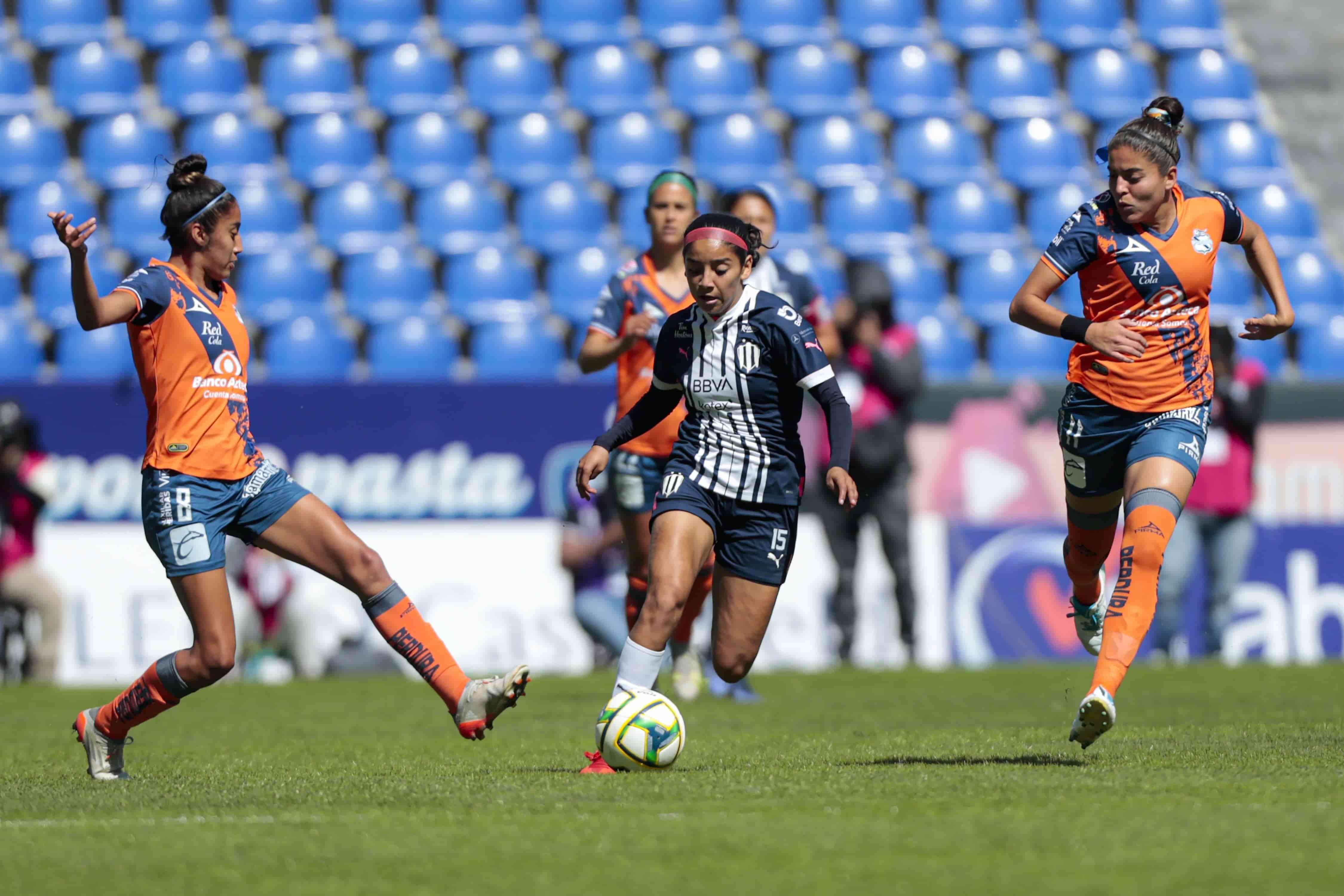 Las albiazules buscando ampliar el marcador.