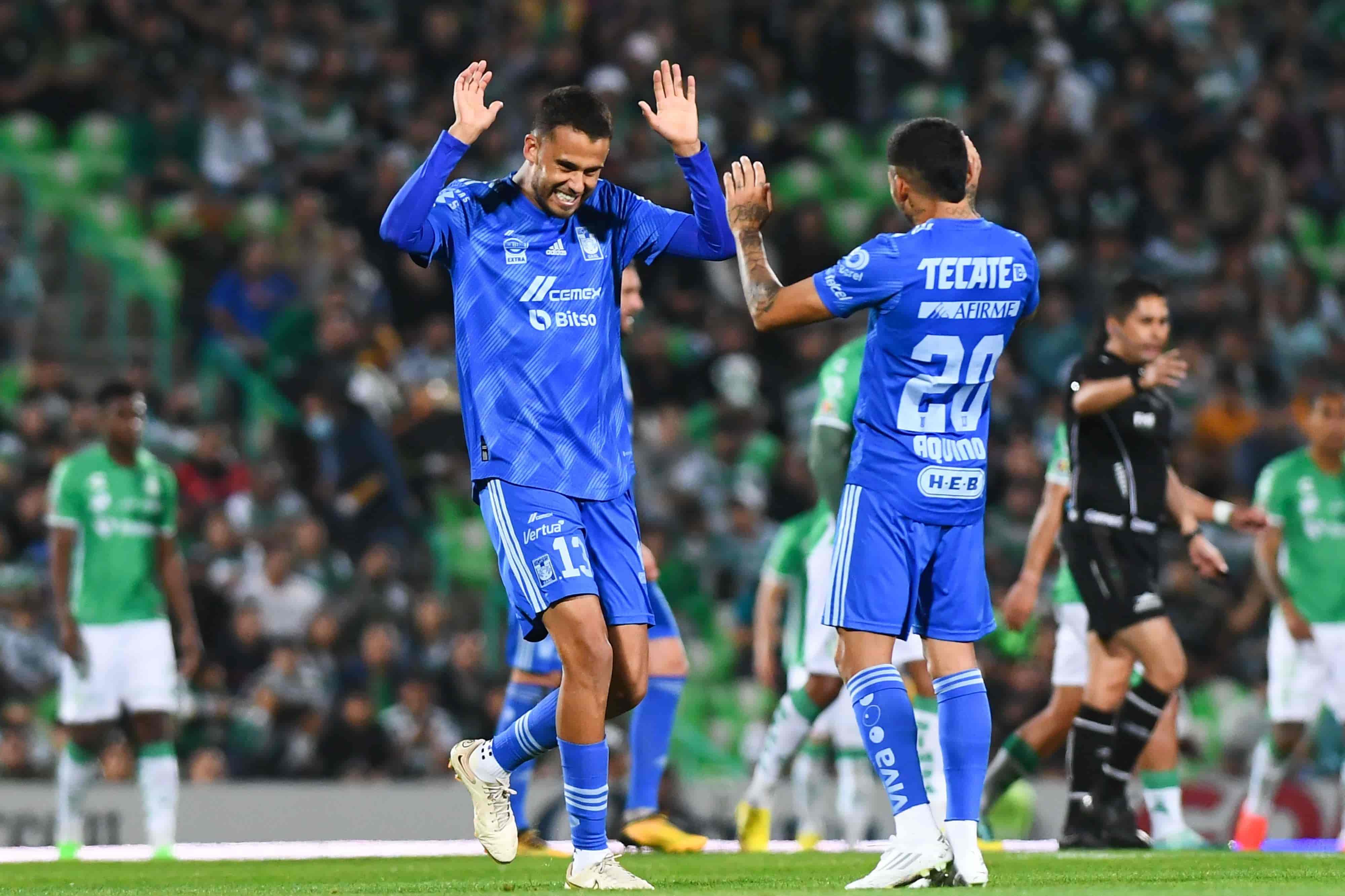 Diego Reyes hace el 1-0.