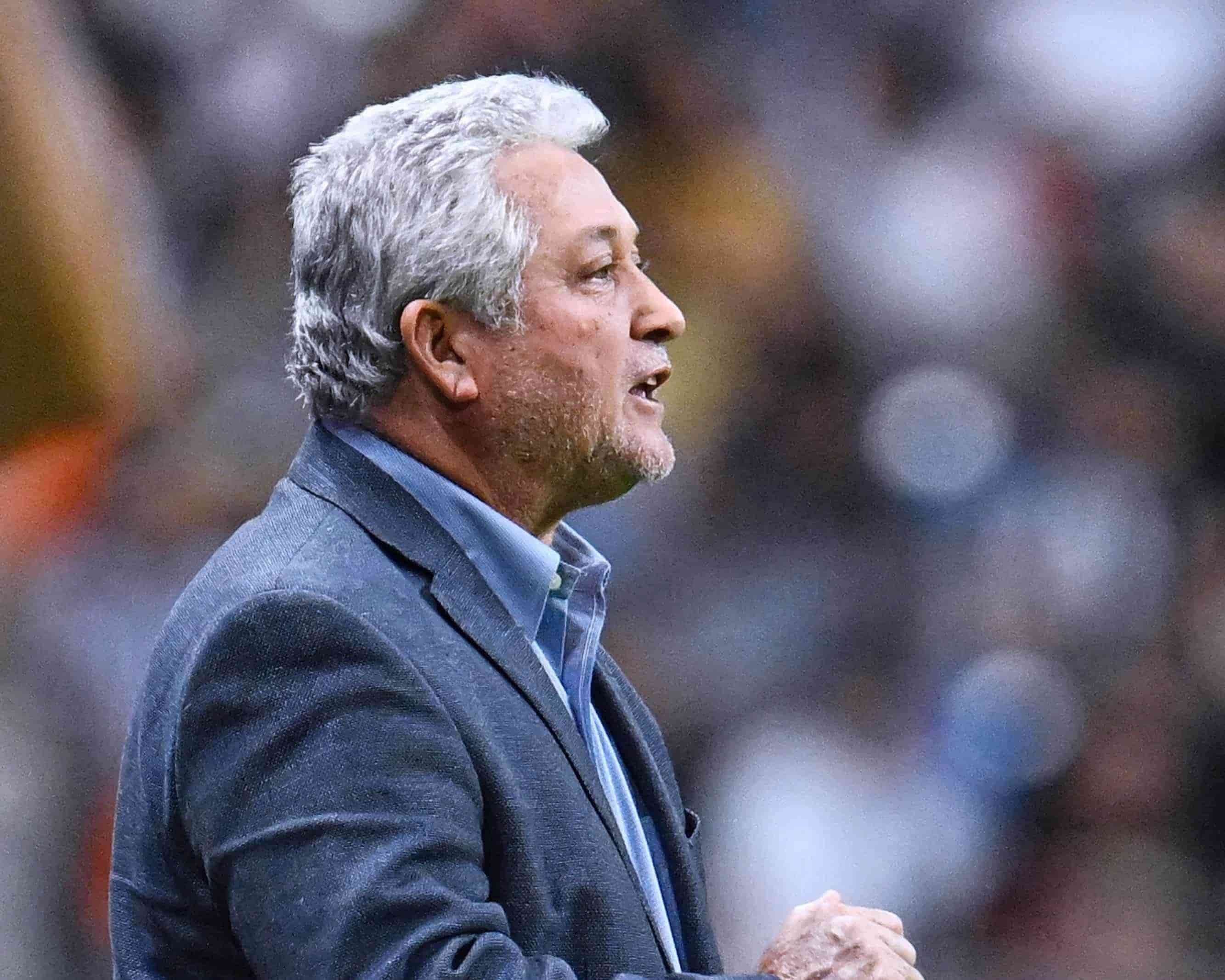 Víctor Manuel Vucetich dando indicaciones.