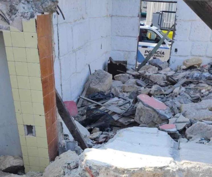 Se lesiona mujer tras ser aplastada por muro en Monterrey