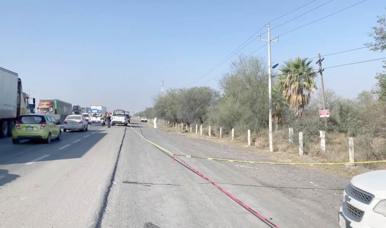 Un hombre con aspecto de indigente fue encontrado sin vida, a orillas del Libramiento Noreste en el municipio de Escobedo