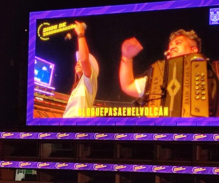 Brinda María Sánchez concierto en el Universitario Brinda María Sánchez concierto en el Universitario