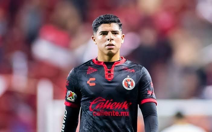 Amarra Rayados a Víctor Guzmán Amarra Rayados a Víctor Guzmán