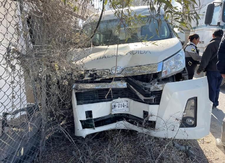 Recibe cerrón, se estrella y sale herido Recibe cerrón, se estrella y sale herido