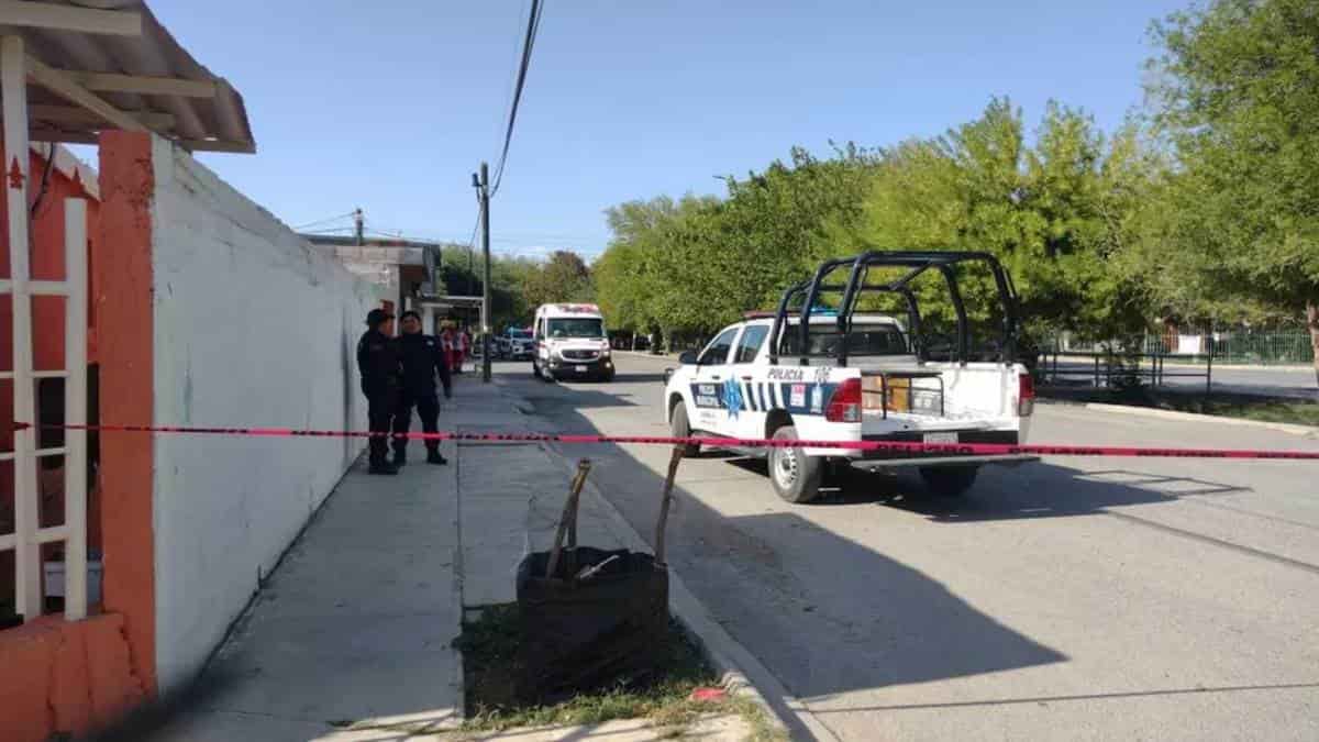 Arrestan a un hombre que intentó sacar a golpes a una familia de su domicilio, argumentando que era de su propiedad