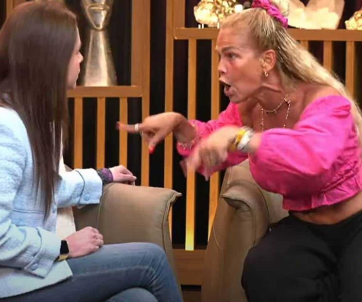 Niurka explota en programa en vivo y ataca a Maryfer Centeno Niurka explota en programa en vivo y ataca a Maryfer Centeno