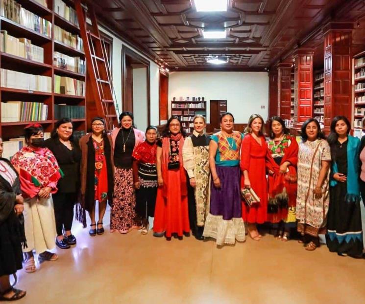 Recorre primera dama de Canadá expo ‘Miradas originarias Recorre primera dama de Canadá expo ‘Miradas originarias