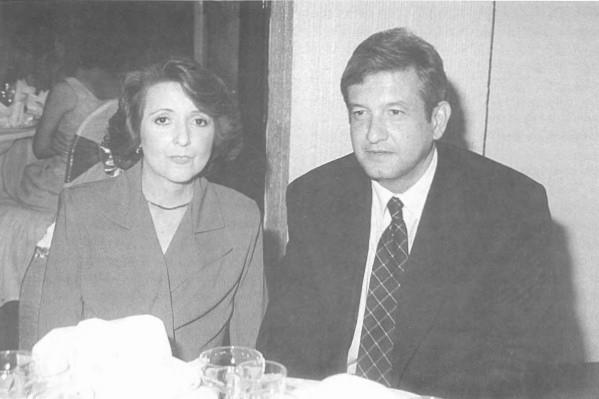 AMLO recuerda a su primera esposa en aniversario luctuoso