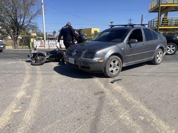 Resulta motociclista herido en choque Resulta motociclista herido en choque