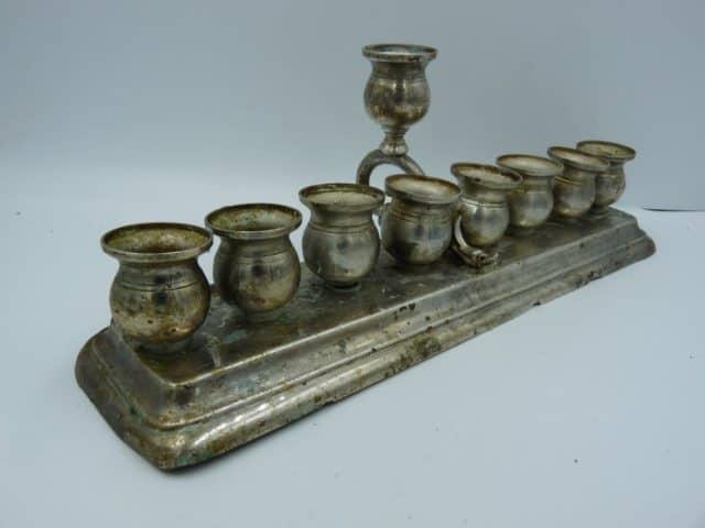 Descubren en Polonia objetos enterrados por judíos Descubren en Polonia objetos enterrados por judíos