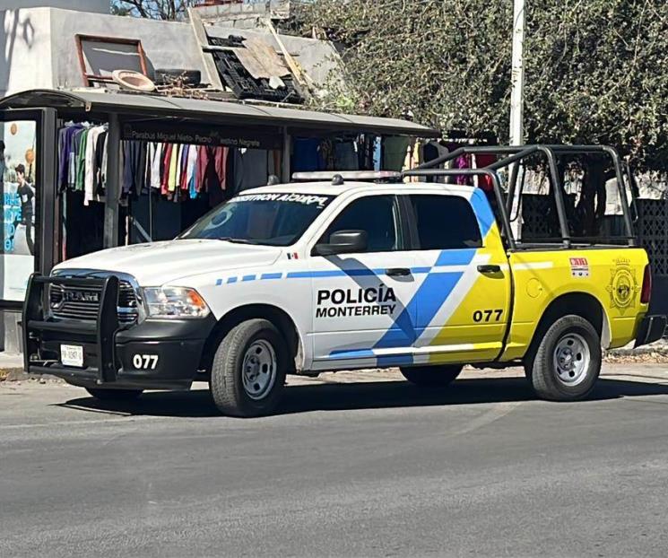 Atacan con bomba molotov a policías Atacan con bomba molotov a policías