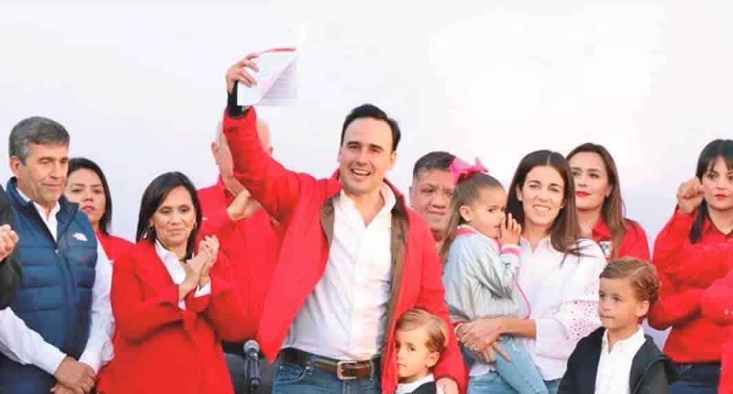 Manolo Jiménez se registra como aspirante Manolo Jiménez se registra como aspirante