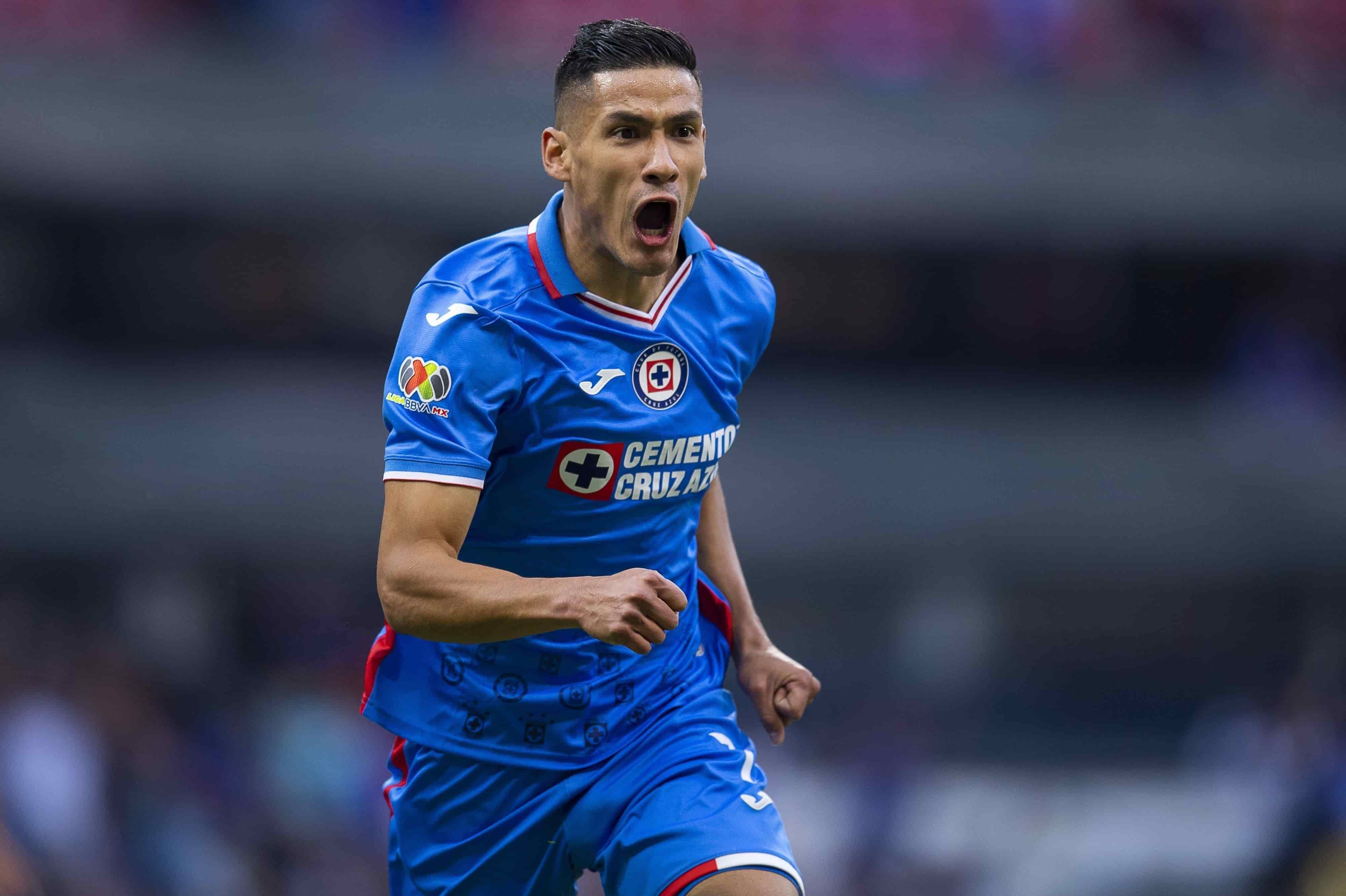 Uriel Antuna abre el marcador.