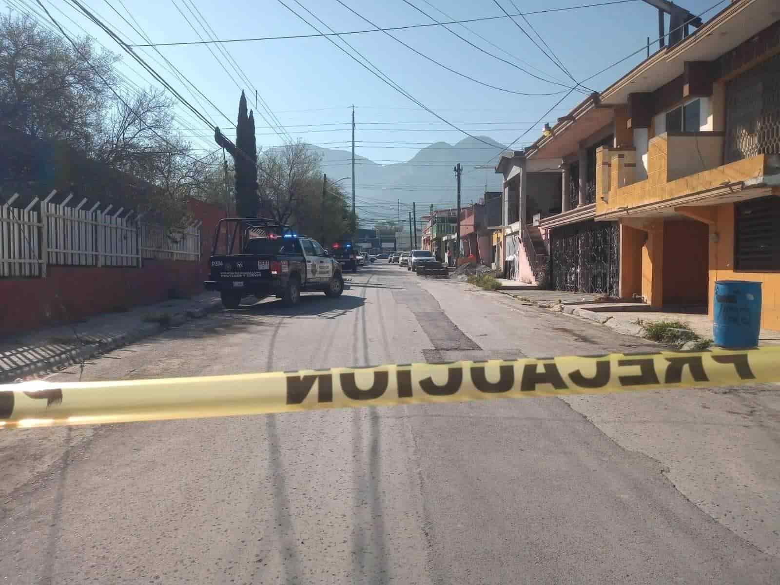 Un menor de seis años de edad, terminó herido de bala, cuando hombres armados atacaron a balazos a su padre quien falleció horas después, en la colonia Valles de San Roque