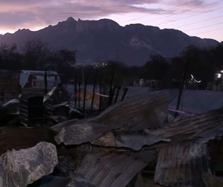 Consume incendio cinco tejabanes en Santa Catarina Consume incendio cinco tejabanes en Santa Catarina