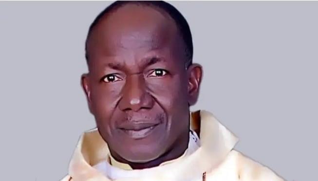 Queman vivo en Nigeria a sacerdote católico Queman vivo en Nigeria a sacerdote católico