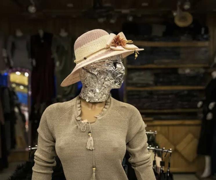 Negocios de Kabul deben cubrir cabezas de maniquíes Negocios de Kabul deben cubrir cabezas de maniquíes