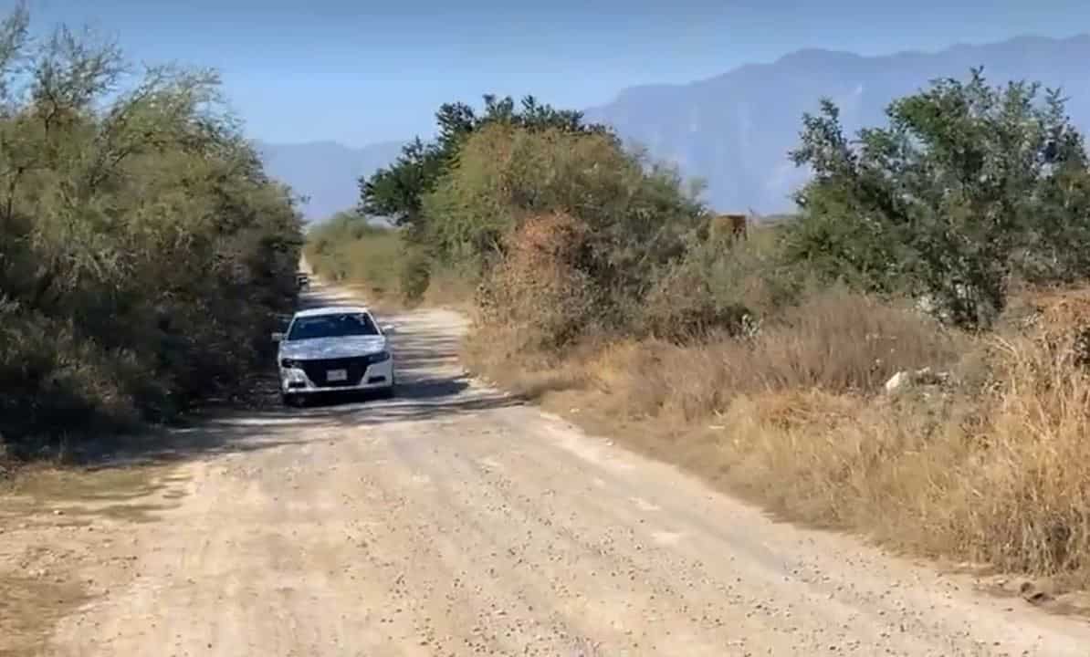 Los cuerpos de dos personas ejecutadas y encobijadas, fueron encontrados ayer en una brecha en el municipio de Linares