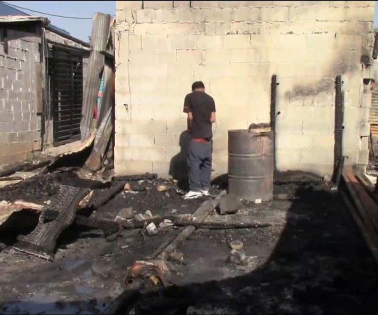 Consume incendio viviendas en Juárez Consume incendio viviendas en Juárez