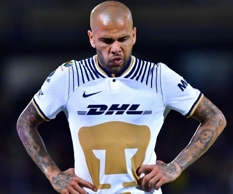 Acusada detalla que Alves la agredió en el baño Acusada detalla que Alves la agredió en el baño