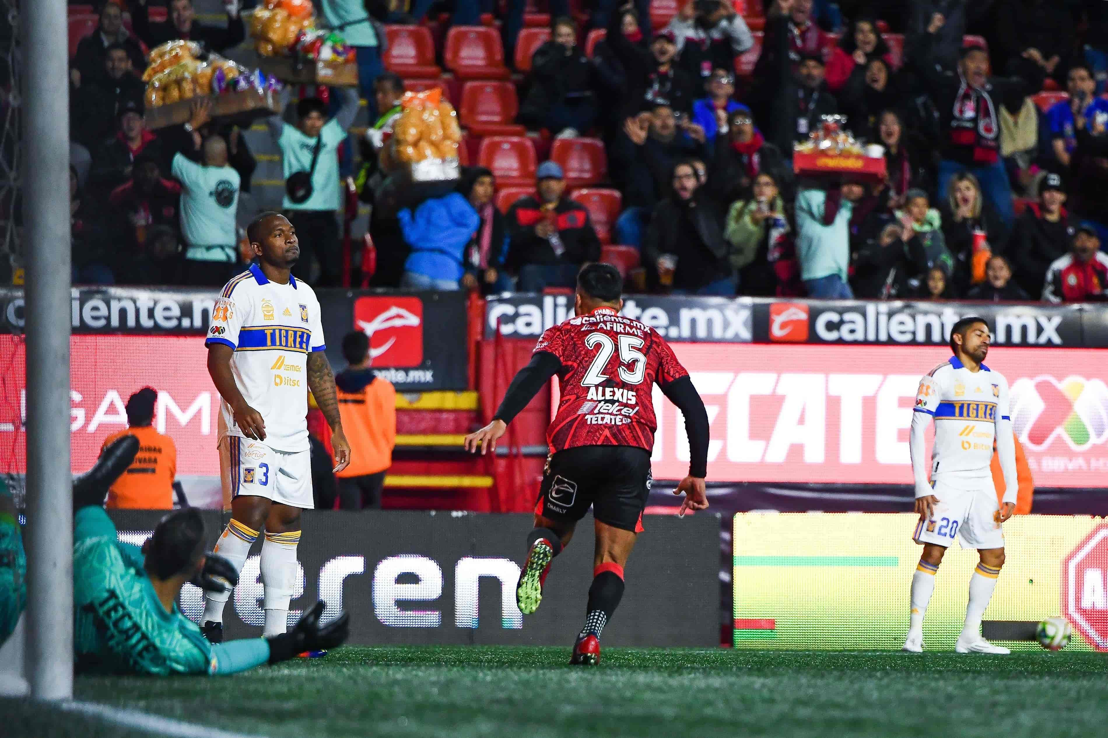 Alexis Canelo hace el 1-0.