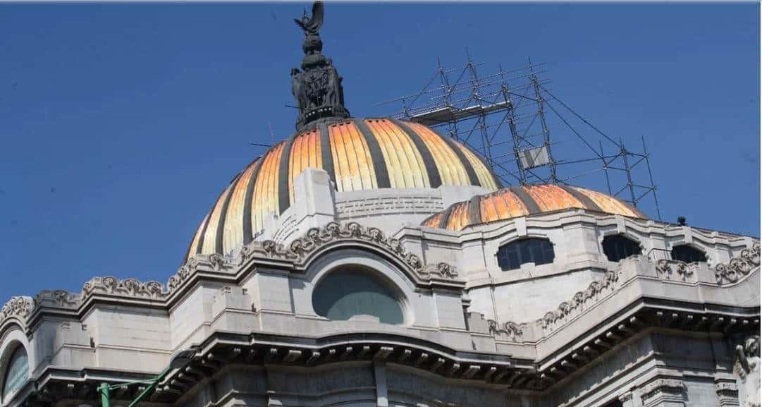 Restauran cúpulas del Palacio de Bellas Artes Restauran cúpulas del Palacio de Bellas Artes