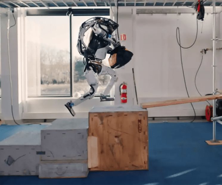 Atlas ya es capaz recoger y arrojar objetos a las personas Atlas ya es capaz recoger y arrojar objetos a las personas