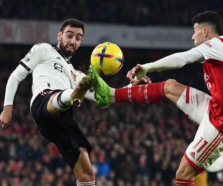 El Arsenal vence al United y siguen de líderes en EPL El Arsenal vence al United y siguen de líderes en EPL