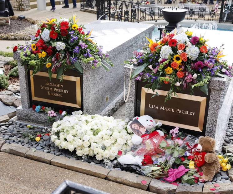Rinden tributo a Lisa Marie Presley en Graceland Rinden tributo a Lisa Marie Presley en Graceland