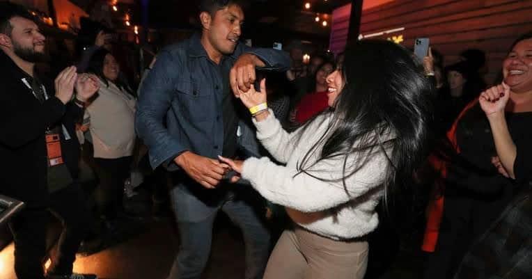 Yalitza Aparicio y Tenoch Huerta le sacan brillo a la pista Yalitza Aparicio y Tenoch Huerta le sacan brillo a la pista