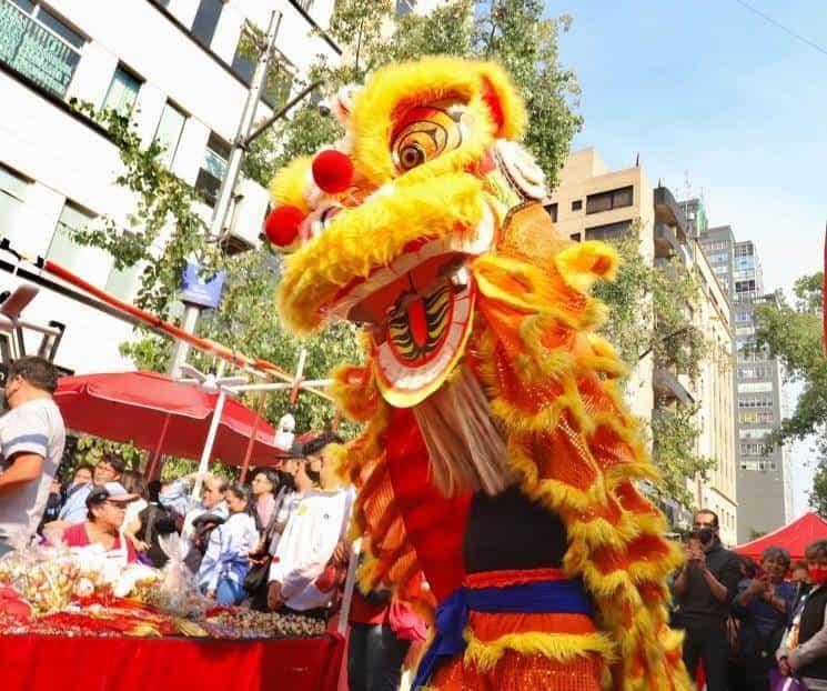 Desborda celebración de año nuevo al Barrio Chino en la CDMX
