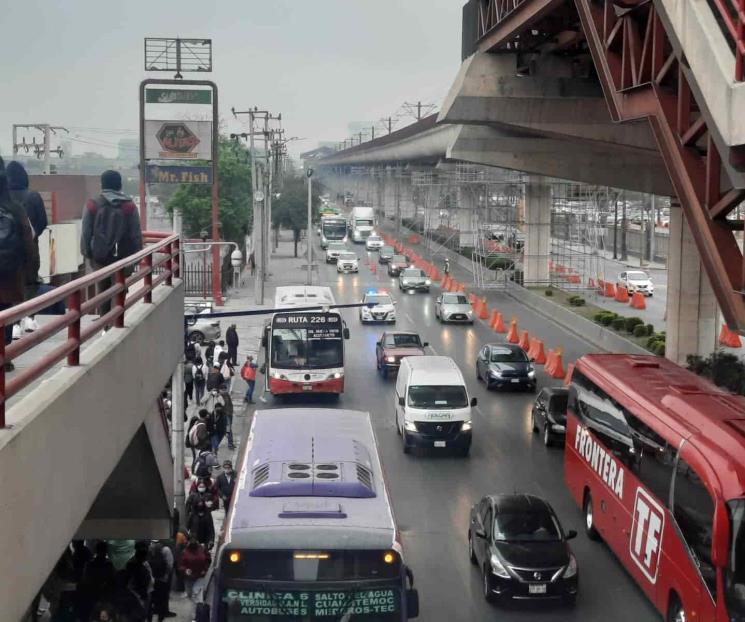 Inician clases entre largas filas y congestionamiento vial Inician clases entre largas filas y congestionamiento vial