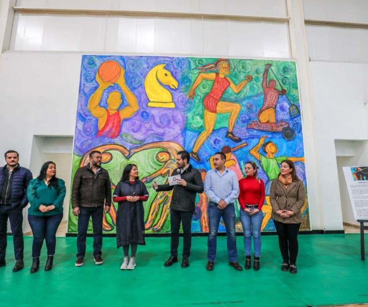 Inaugura David de la Peña mural en Gimnasio Polivalente Inaugura David de la Peña mural en Gimnasio Polivalente