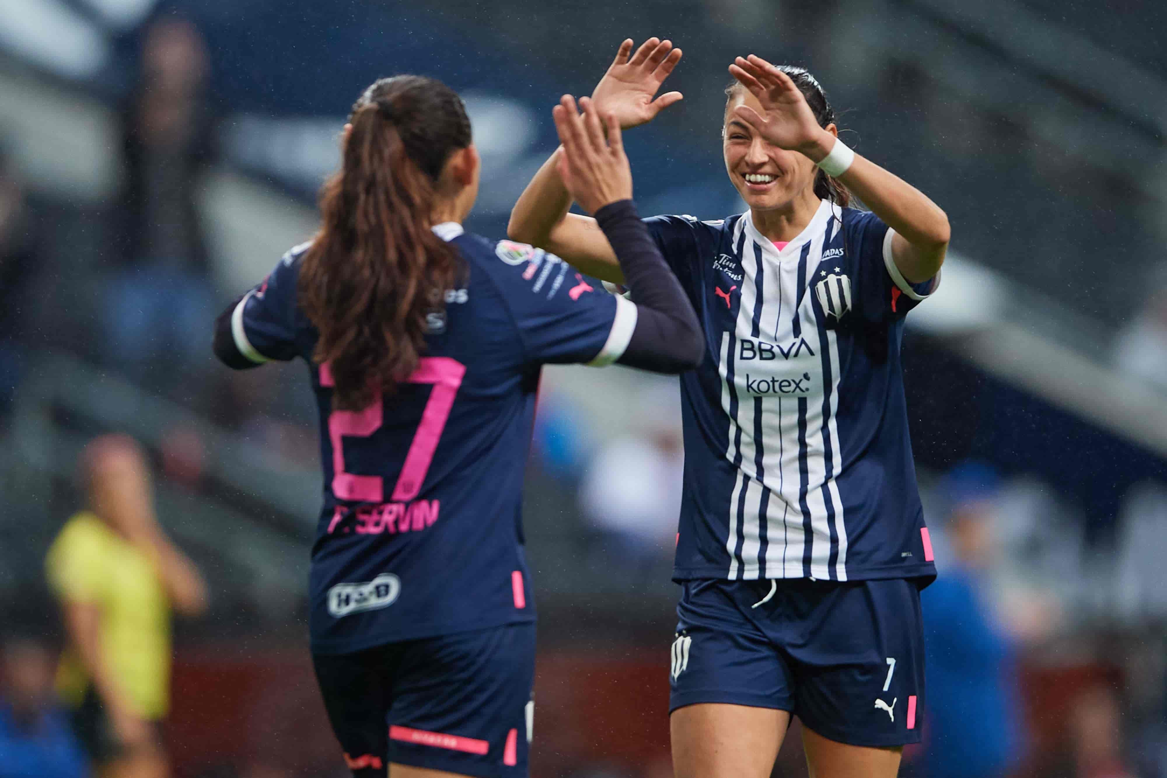 Fátima Servin hace el 2-0.