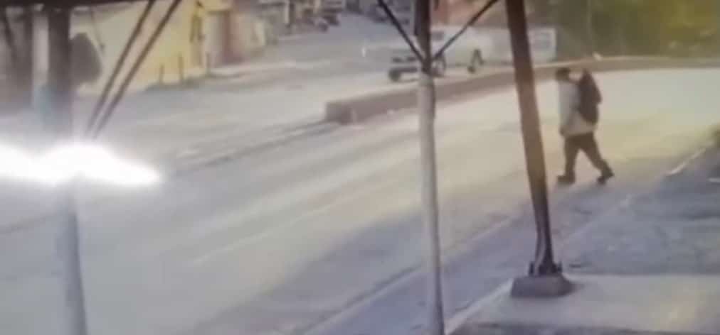 Un vendedor ambulante, perdió la vida en forma trágica al ser atropellado por un automóvil, en  Escobedo