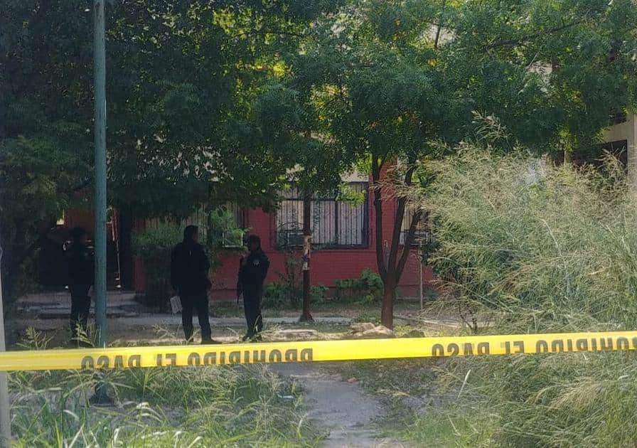 Un hombre que presuntamente acosaba a una mujer de origen colombiano, fue detenido por oficiales de la Policía de Monterrey, luego de que la amenazó de muerte, tras molestarse porque no aceptó sus pretensiones