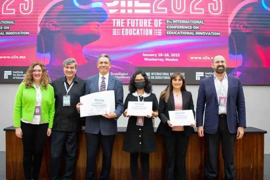 Reciben profesores premio por innovación educativa Reciben profesores premio por innovación educativa