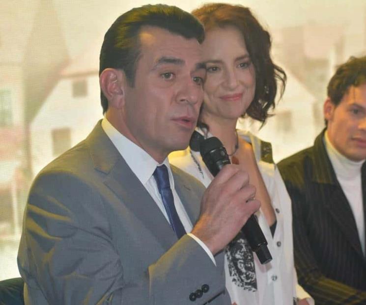 Salinas niega que haberle sido infiel a Elizabeth Álvarez Salinas niega que haberle sido infiel a Elizabeth Álvarez