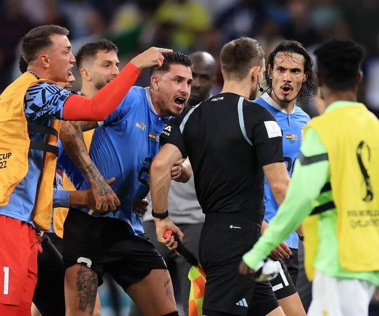 Castiga FIFA a 4 jugadores de Uruguay por caos en Qatar Castiga FIFA a 4 jugadores de Uruguay por caos en Qatar