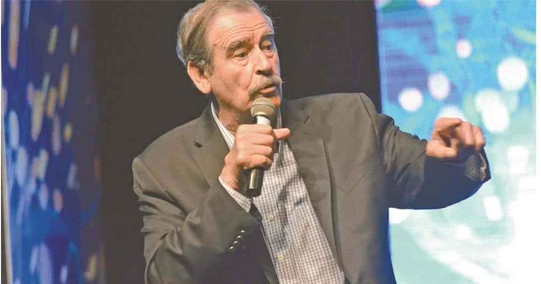 Fox convoca a marchar al Zócalo en defensa del INE