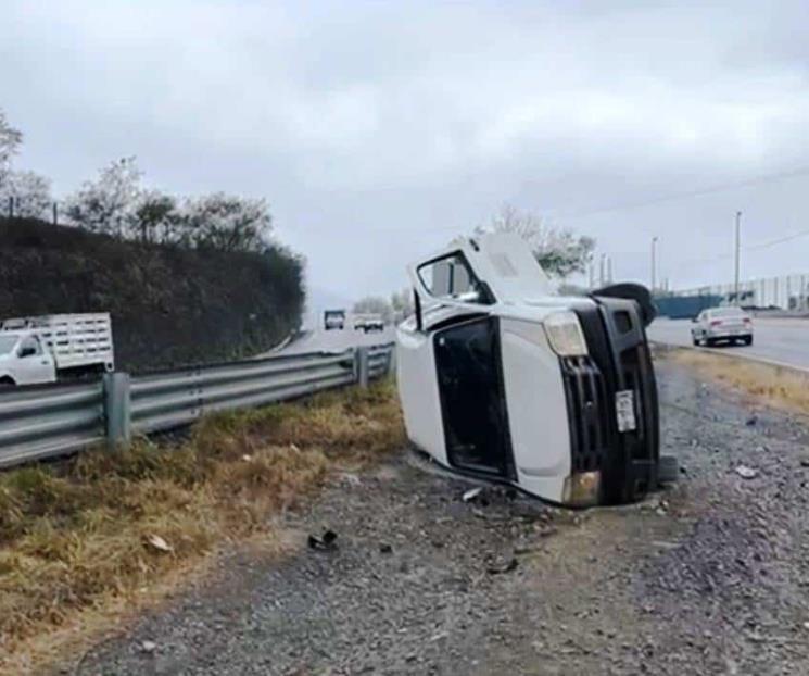 Vuelca camioneta en Allende Vuelca camioneta en Allende