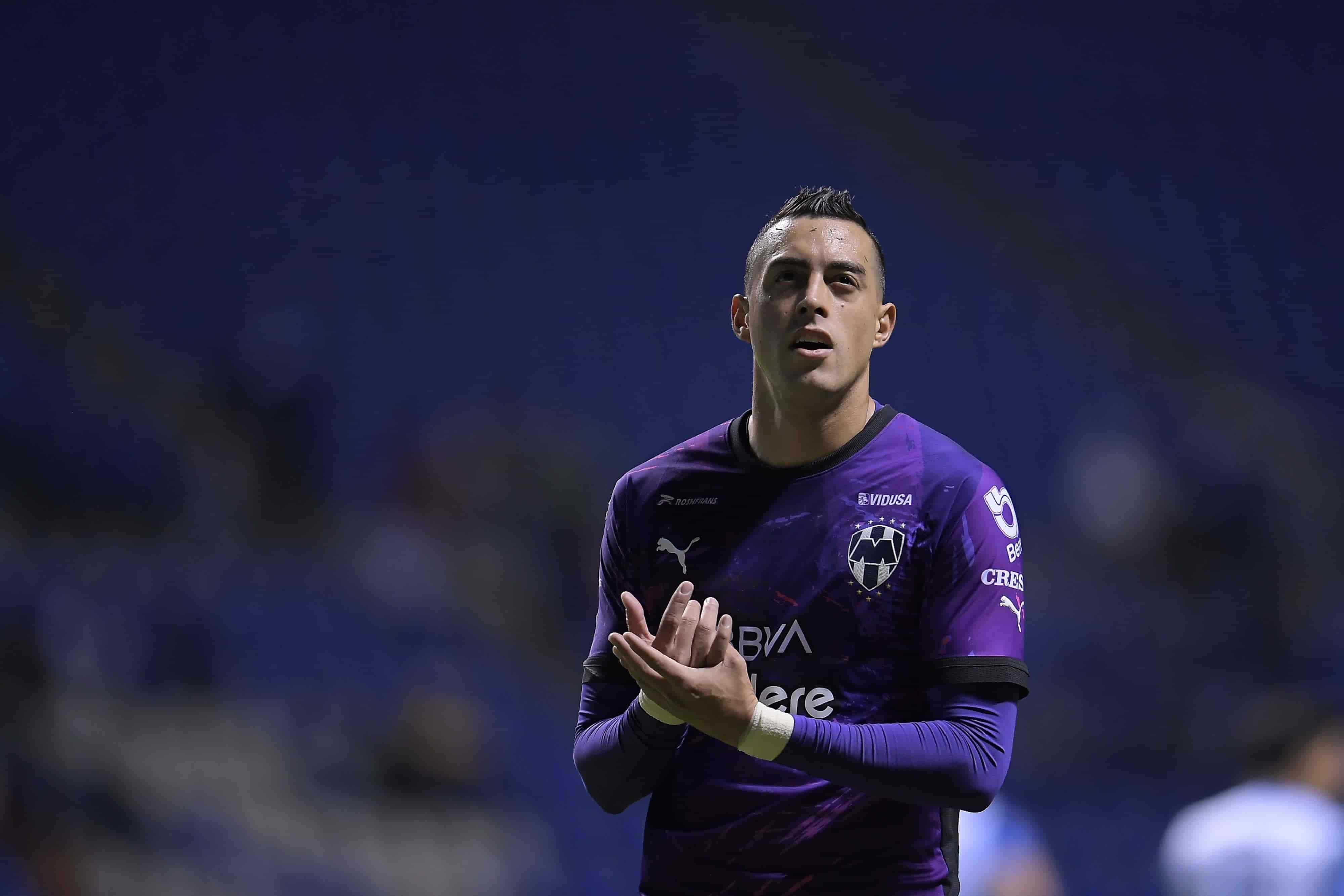 Rogelio Funes Mori anota doblete, pero el VAR determina que ambos estaban en posición adelantada.