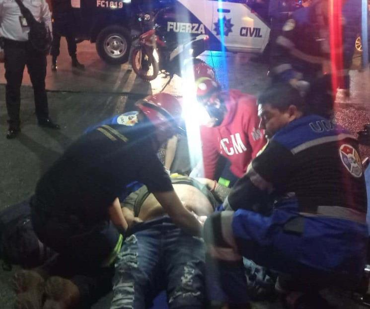 Motociclista resulta lesionado al chocar contra ruta urbana Motociclista resulta lesionado al chocar contra ruta urbana