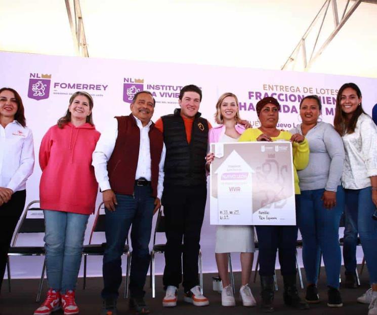 Entregan 854 lotes de vivienda a familias de Escobedo Entregan 854 lotes de vivienda a familias de Escobedo