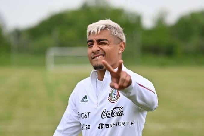Busca Barcelona el fichaje del mexicano Julián Araujo Busca Barcelona el fichaje del mexicano Julián Araujo