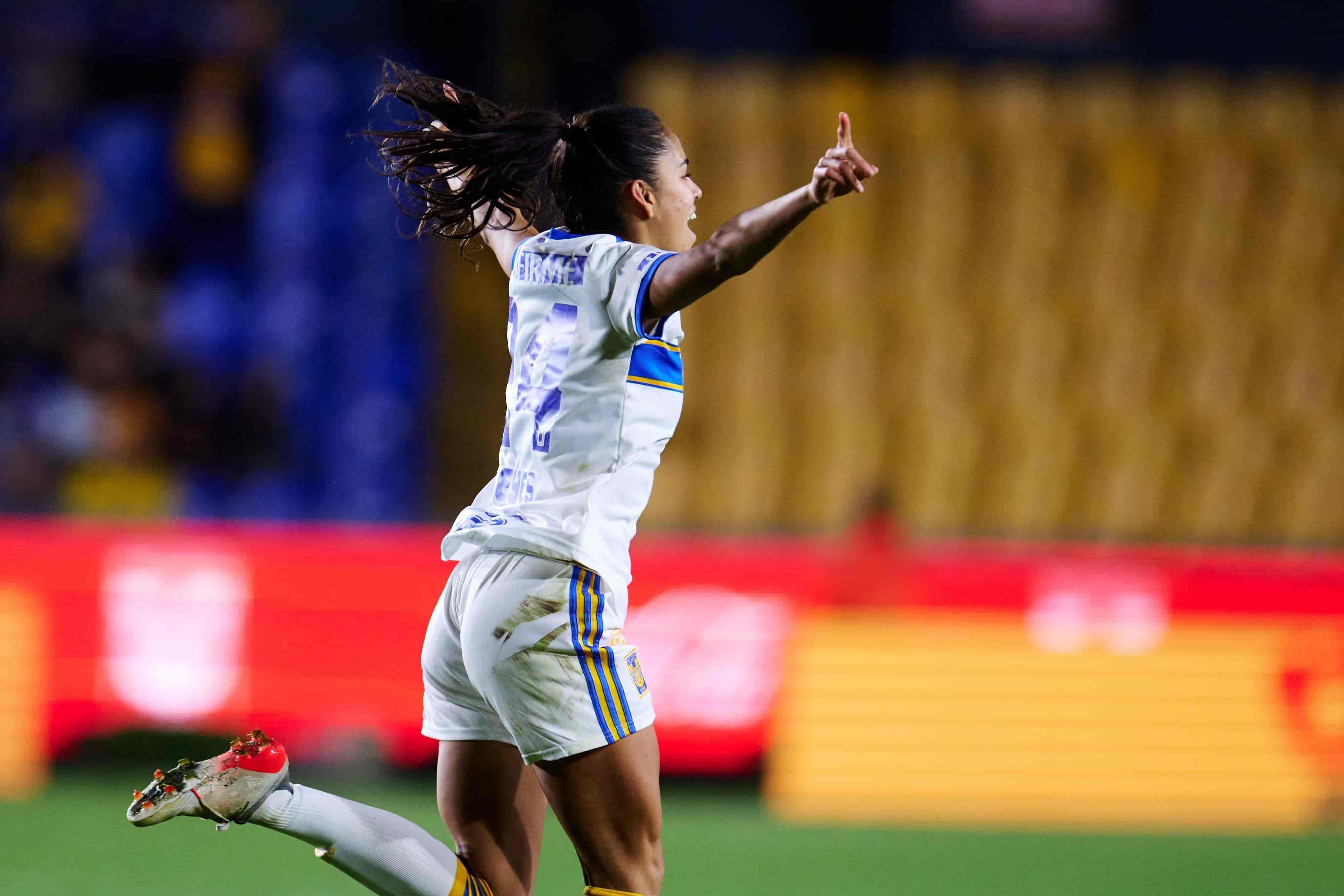 Maricarmen Reyes hace el 1-0.