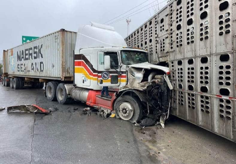 Chocan tráileres en Allende Chocan tráileres en Allende