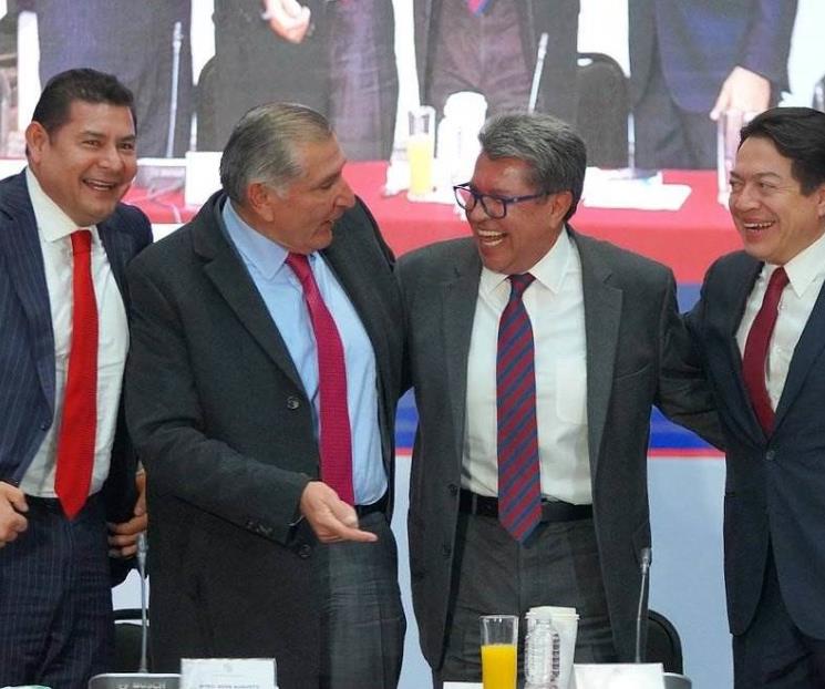 Senadores morenistas hacen plenaria con selfies Senadores morenistas hacen plenaria con selfies