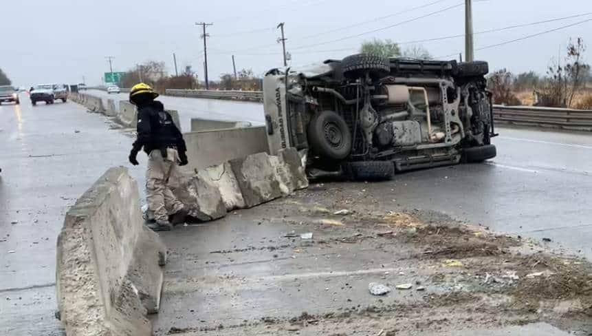 Derrapa troca y vuelca Derrapa troca y vuelca