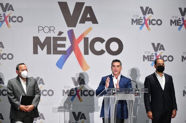 Sin el PRD, PAN y PRI refrendan alianzas